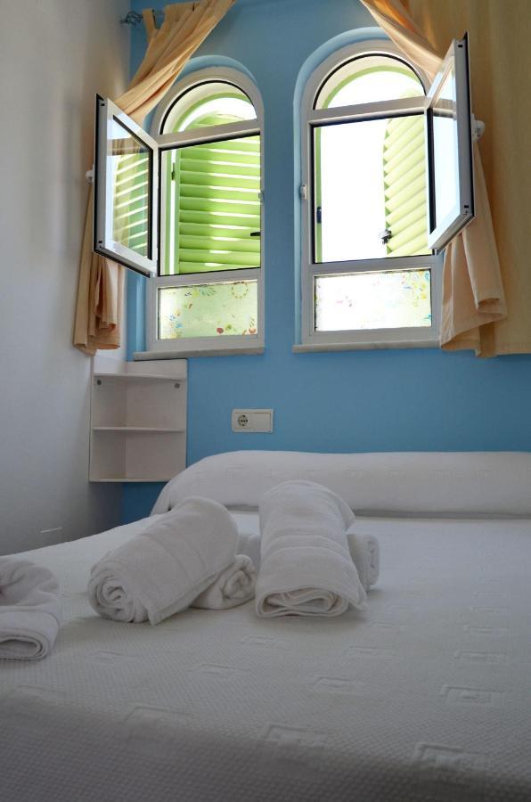 Hostal Dona Antonia Hotel Punta Umbria Exterior photo